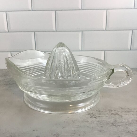 Vintage Citrus Juicer Heavy Glass Reamer Squeezer Handle Spout Orange Lemon Lime - Picture 3 of 8
